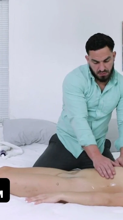 Güzel bakire bir genç kız için gooey dölleme ile şehvetli masaj - teamskeet | Klip 1