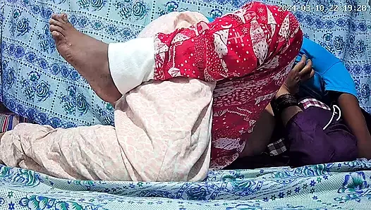 Nepalli dasi oğlan ve kız ormanda seks yapıyor