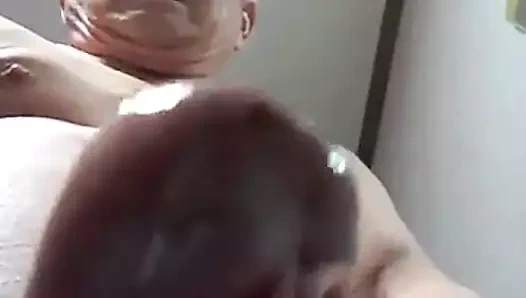 189. baba kamera için boşalıyor