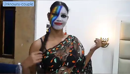 Azgın kız arkadaş sikilirken televizyon izlemeyi seviyor