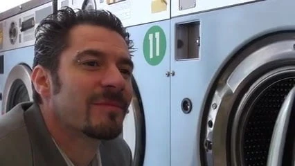 Ewy russo a la laverie