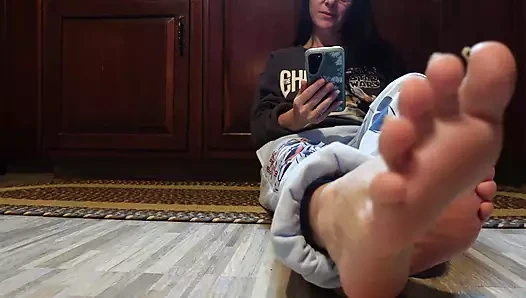 Yorgun ayaklarımı dinlendiriyorum