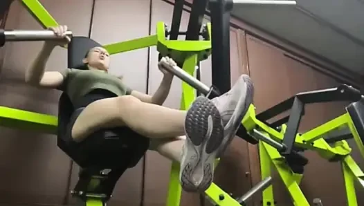 Big ass in Leggings training so hard