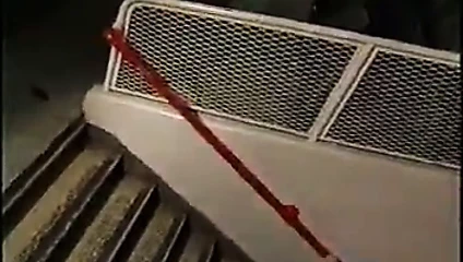 2 kız kovalandı, yakalandı, sonra isteyerek gangbanged