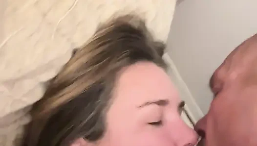 Nişanlısı doğal güzellikle sikişiyor