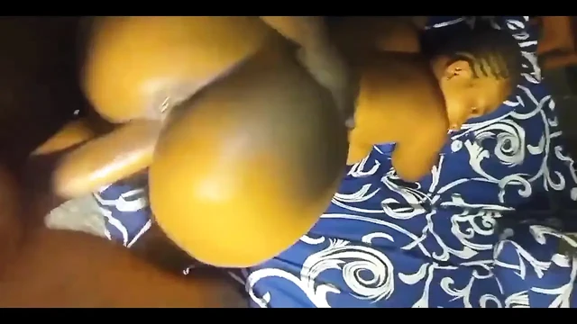 Мокрую киску пизду отшпилили очень жестко