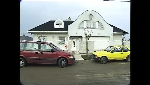 Küçük memeli ateşli azgın orta yaşlı seksi kadın genç büyük yarakla amının içine boşalıyor