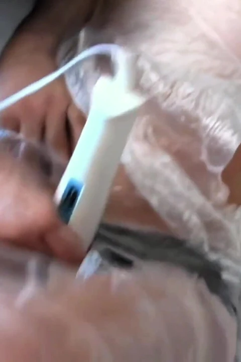 Bölüm 3 Billie 625 gıdıklanıyor ve gizemli eller tarafından titreşiyor Billie 625 tarafından kontrol edilen bir vibratörle tekrar tekrar boşalması için yapılıyor
