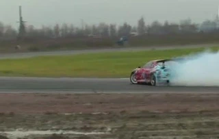 Çılgın sürüş bluz düğmelerini açar - güzel göğüsler güzel kız