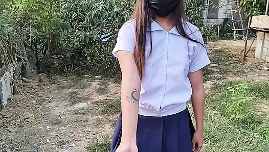 MASUM KıZ ÖĞRENCI KENDINI AZGıN HISSETMESI IÇIN ÜVEY BABASıNA YALVARıYOR