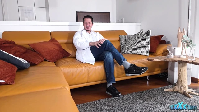 Dr. Costas özel numarasını çıkarıyor