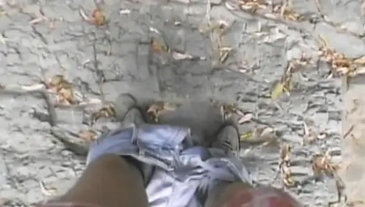 Ormanda yüzüne boşalmayı seven bir Fransız genç kız