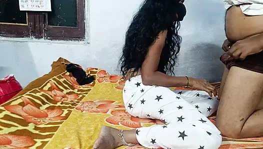 Hintli Ateşli Evli Kadın Ev Yapımı Amcık Yalama Göğüslerini Sakso Çekiyor