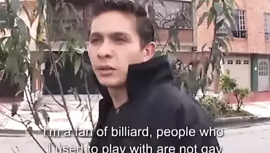 Asılı latin twink deivis okşayarak horoz