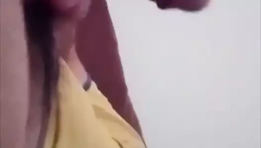 Azgın adama mastürbasyon yapıyor