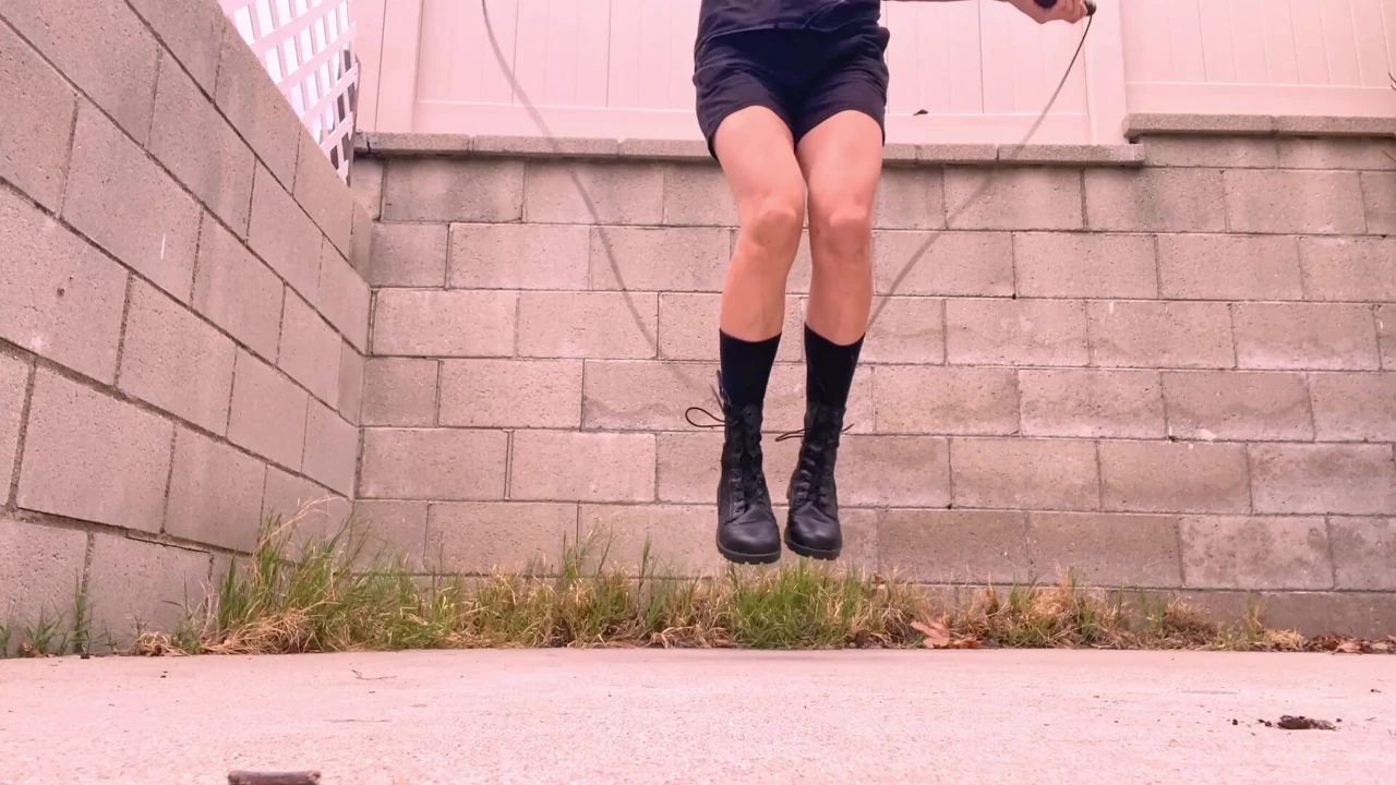Combat Boots'ta ip atla