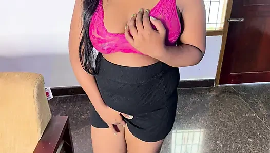 Hintli kadın eğleniyor