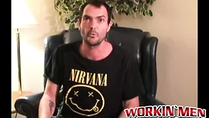 Kıllı damızlık şeritler sırasında röportaj ve römorkörler üzerinde onun sert çük