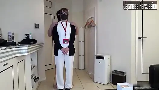 Ünlü gyaru hemşire hastanede, derin gırtlak zevki tekrarlanan doruğa ve dölleme bitirmeye yol açıyor