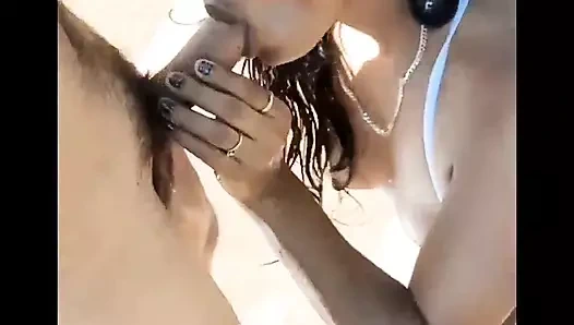 Nehirde sikişiyor - lezzetli bir esmerle anal seks