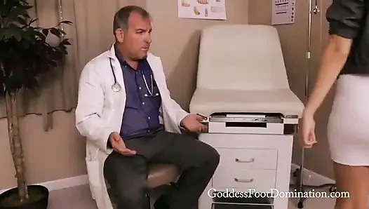 Flört Oyunu Oynuyor