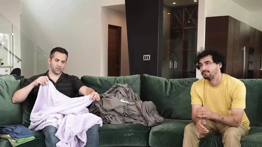 Üvey oğul moocher üvey annesini yeterince sikti ve üvey babasını özgür seks kuklaları olmaya ikna etti