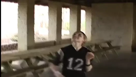 Benimle birazcık futbol oyna