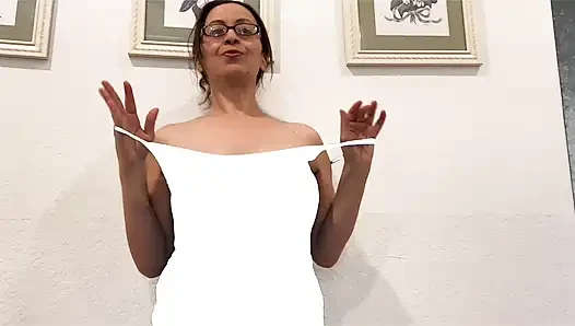 Büyük memeli bağlı kostümlü süper kahraman