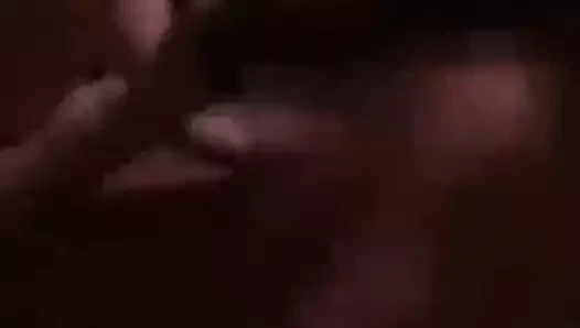 Julie becerdin tarafından iki siyah musluklar