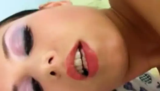 Doğal memeli Avrupalı bebek mastürbasyon yapıyor