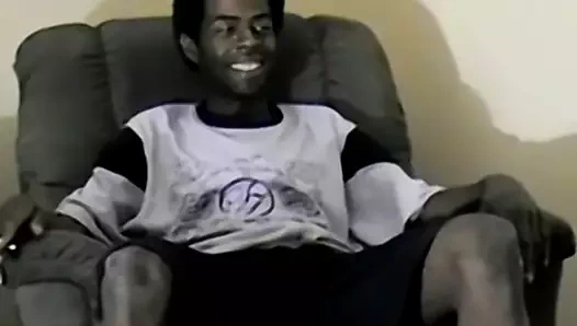 Abanoz amatör çalışır üzerinde onun büyük siyah çük kadar bir sıcak doruk