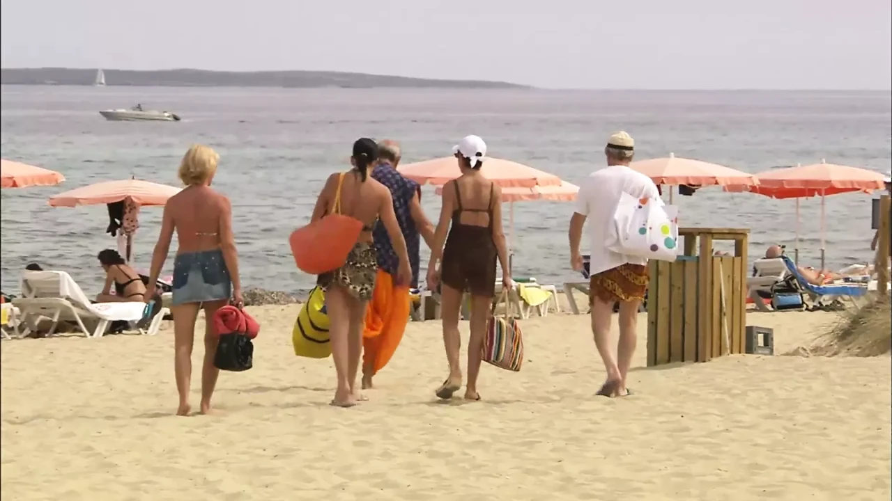 Wild Holidays (Full Movie)