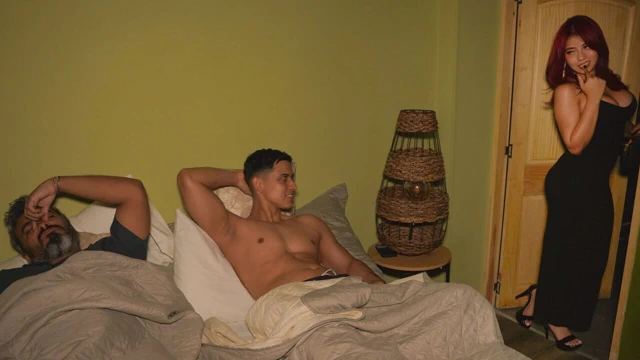 Bizi görmelerine izin verme! - Kayınbiraderi azgın kocayla aynı odada seks yapıyor