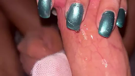 Yeşil tırnaklar azdırıyor ve mastürbasyon yapıyor