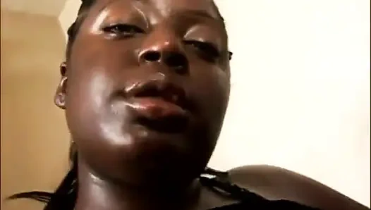 Büyük siyah şişman amcık sikişiyor