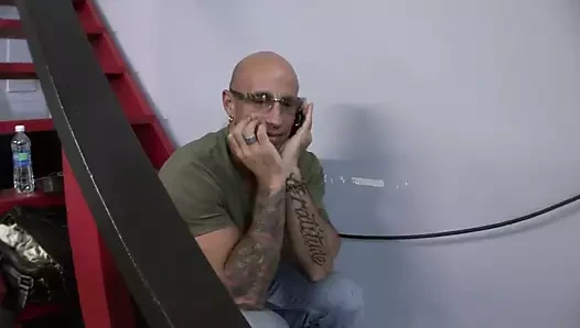 Genç Valerie erkek geyik sikiliyor ve yüzüne boşalma