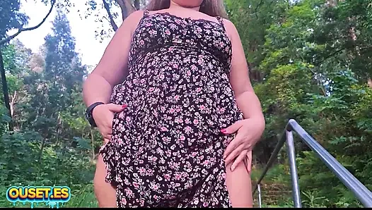 UNE PUTE SE FAIT DRAGUER DANS LES BOIS ET BAISER