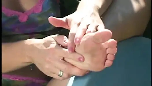 Güzel sarışın peacherino sabrina snow açık havada amıyla oynamaya karşı değil