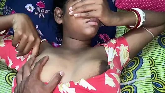 Büyük üvey kız kardeşim kızgındı, üvey kız kardeşim bana büyük yarağımı sert söyledi, Hintçe viral video ateşli yenge