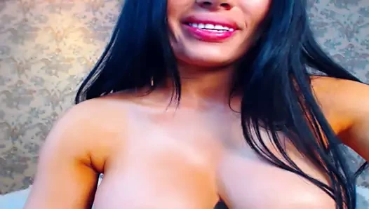 Esmer bebek sıcak yapay penis mastürbasyon üzerinde kam