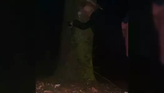 hotwife dışarı dogging yaparken ağaca kelepçeli