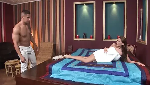 Seks için gizli kelime: Alison masaj salonunda yıldız