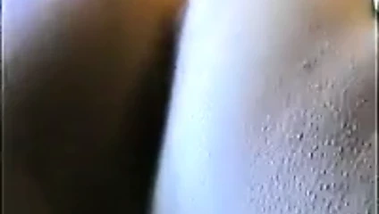 Zemfira şarkısıyla dans eden kız