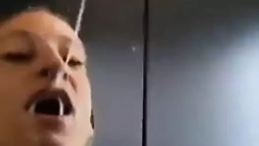 Kaltak gırtlağına kadar alıyor!