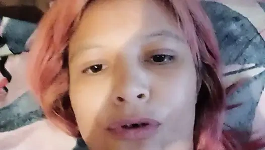 Sevgilisini büyük bir şekilde düşünerek kendini ovmayı seviyor