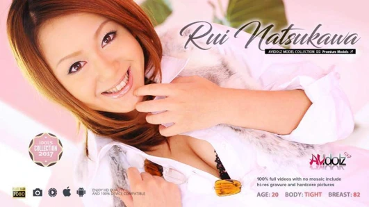 Doggystyle onu patlatıyor ve çok yoğun bir şekilde boşalıyor