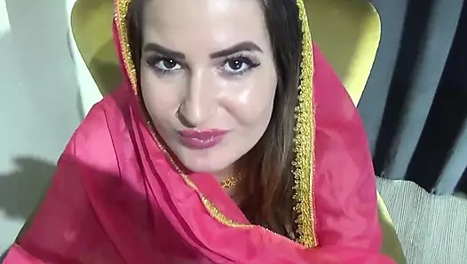 Türk sevimli ve seksi kız üvey erkek kardeşi tarafından sikiliyor