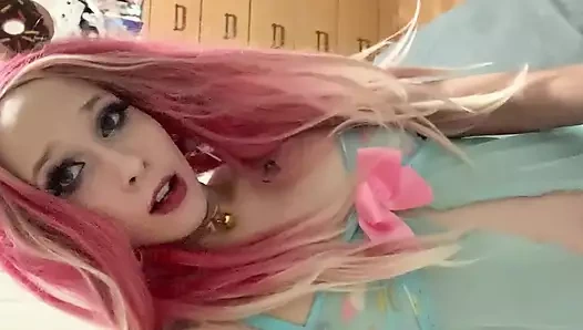 Sevimli iç çamaşırlı plushie'yi sikiyor