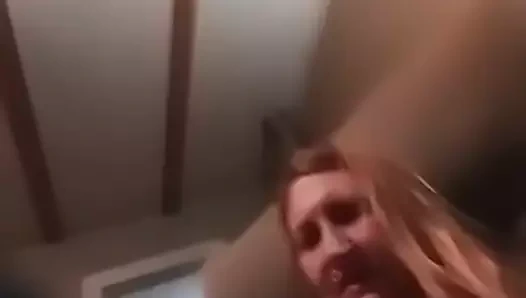 Bayan Christine dildoyla oynuyor