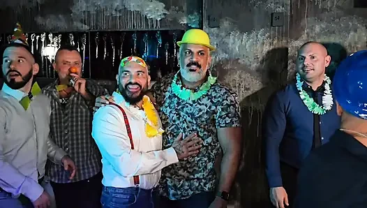 Yeni yıl arifesi x fantezi grup seks